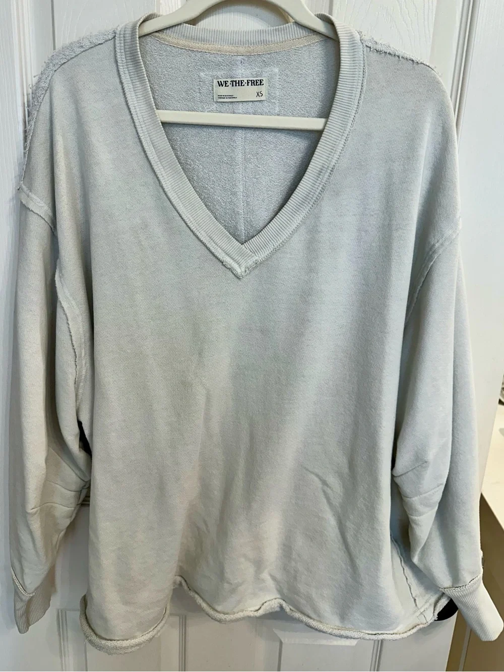 We The Free Oversized V-Neck Venice Pullover in Light Gray/Green Size XS